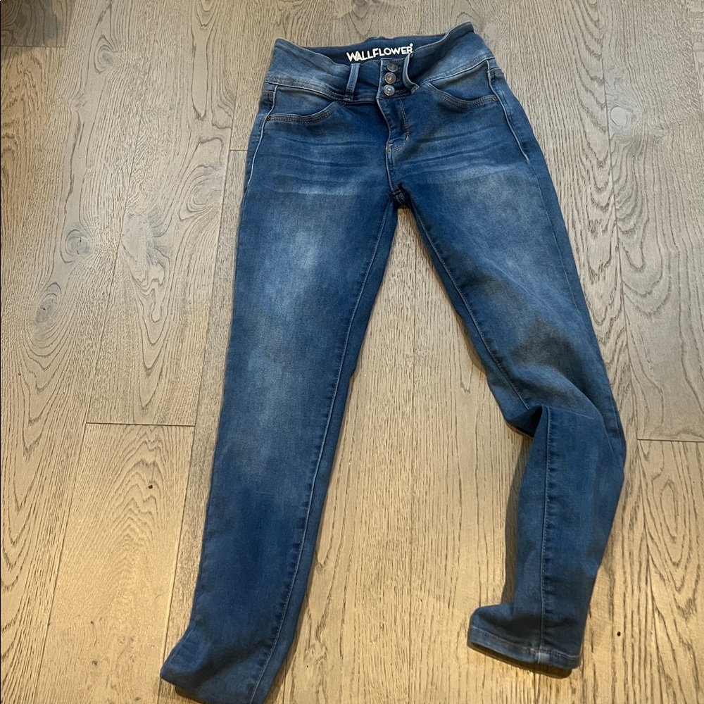 Wallflower High Rise Skinny Jeans Juniors  3 button size 13